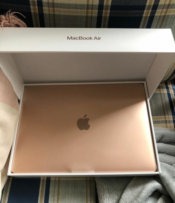 MacBook Air - Image 4
