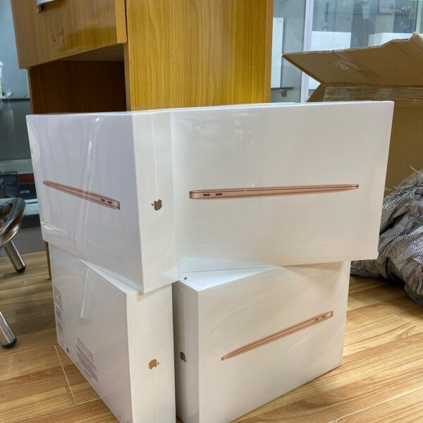 MacBook Air - Image 3